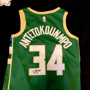 Signed Giannis Antetokounmpo jersey
